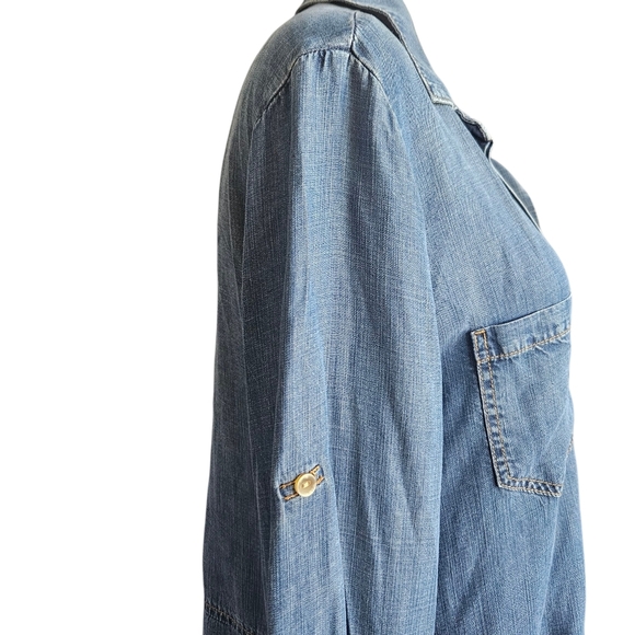 Anthropologie Cloth & Stone Chambray Split Shirttail Blue Button Up Size Medium - Picture 4 of 14